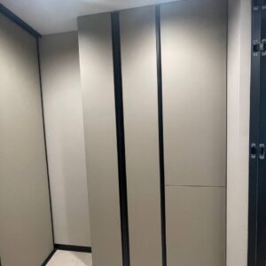 Серый распашной шкаф Серый распашной шкаф