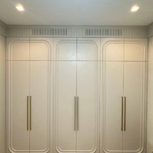 Встроенный распашной шкаф Встроенный распашной шкаф