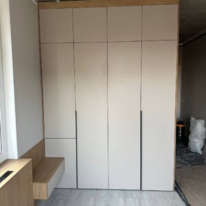 Белый шкаф в прихожую