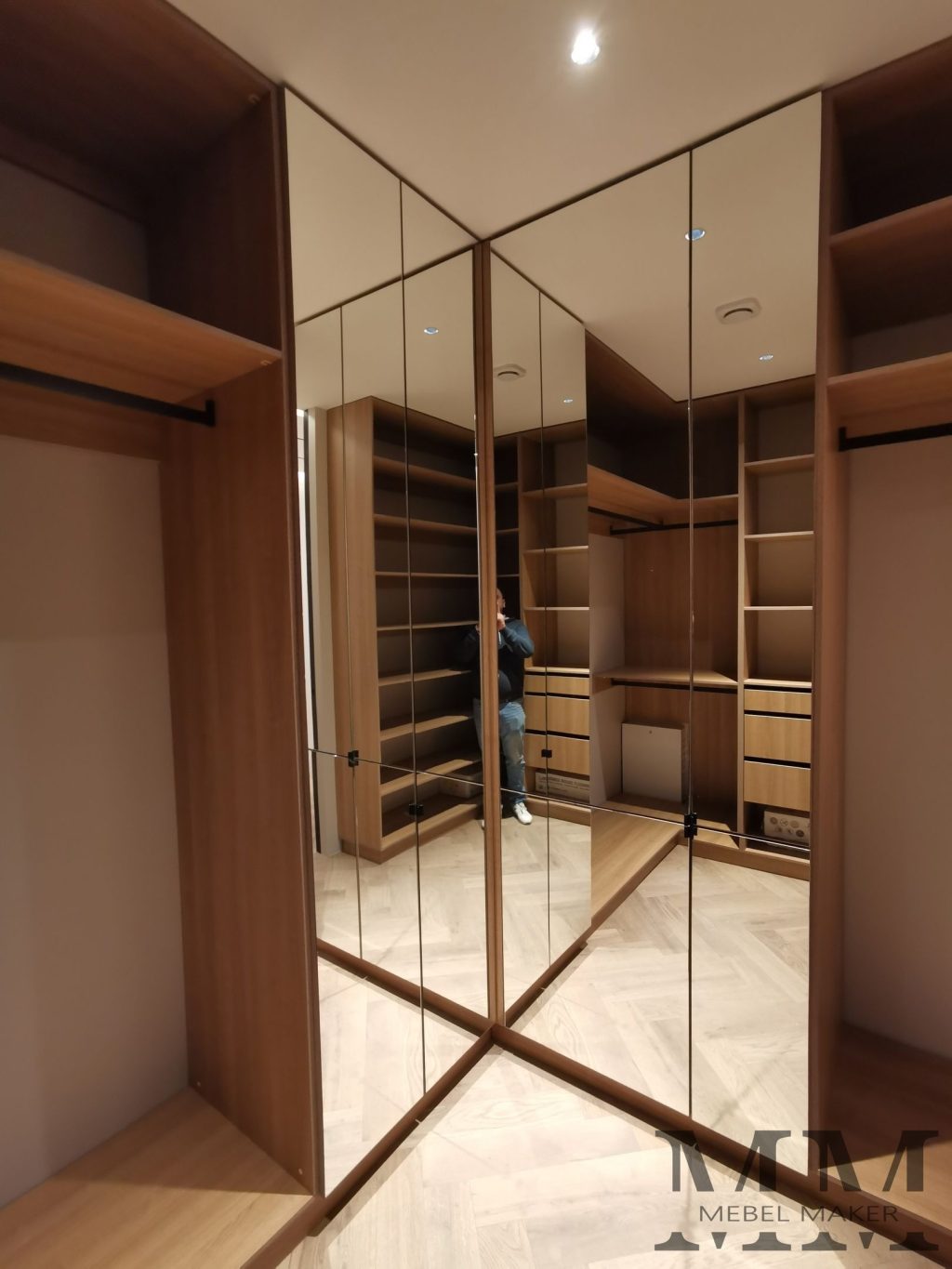 Шкаф угловой зеркальный