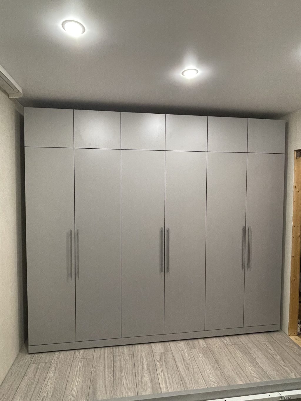 Шкафы распашные на заказ