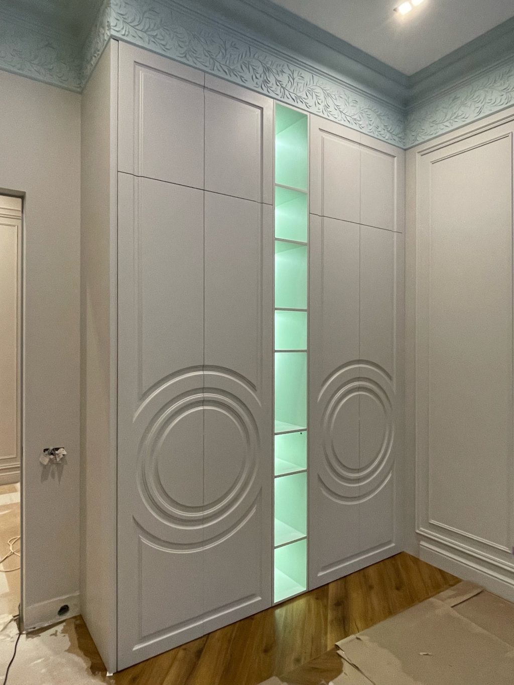 Шкаф с фасадами МДФ фрезерованными, эмаль