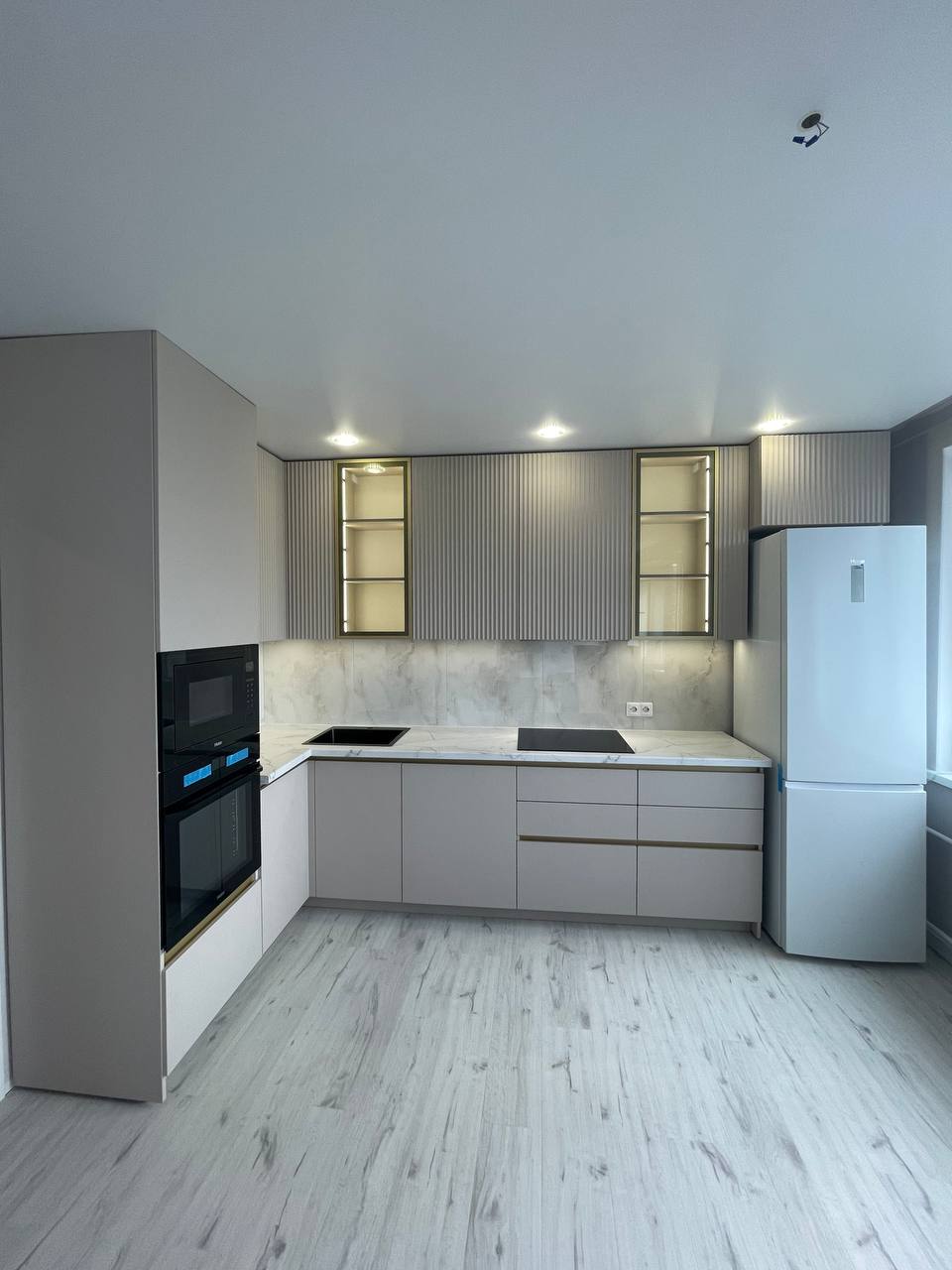 Кухонные гарнитуры без ручек на заказ