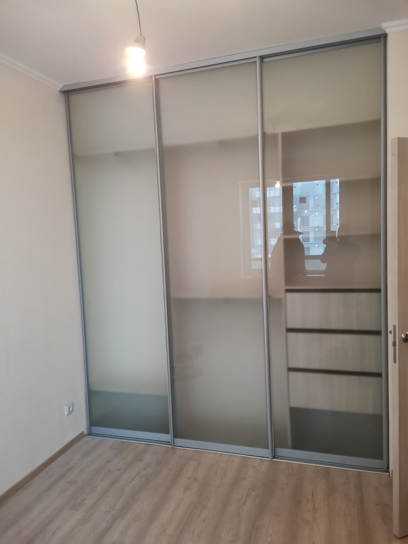 Шкаф-купе со стеклом