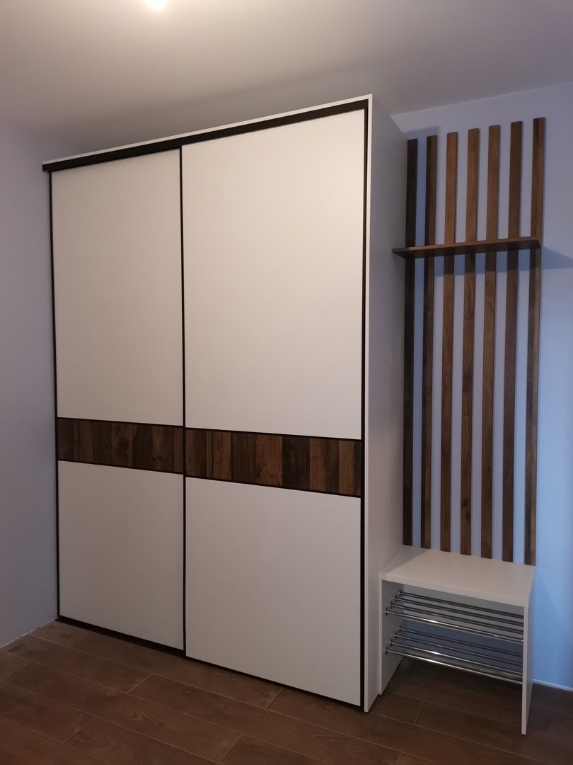 Шкаф-купе с рейками